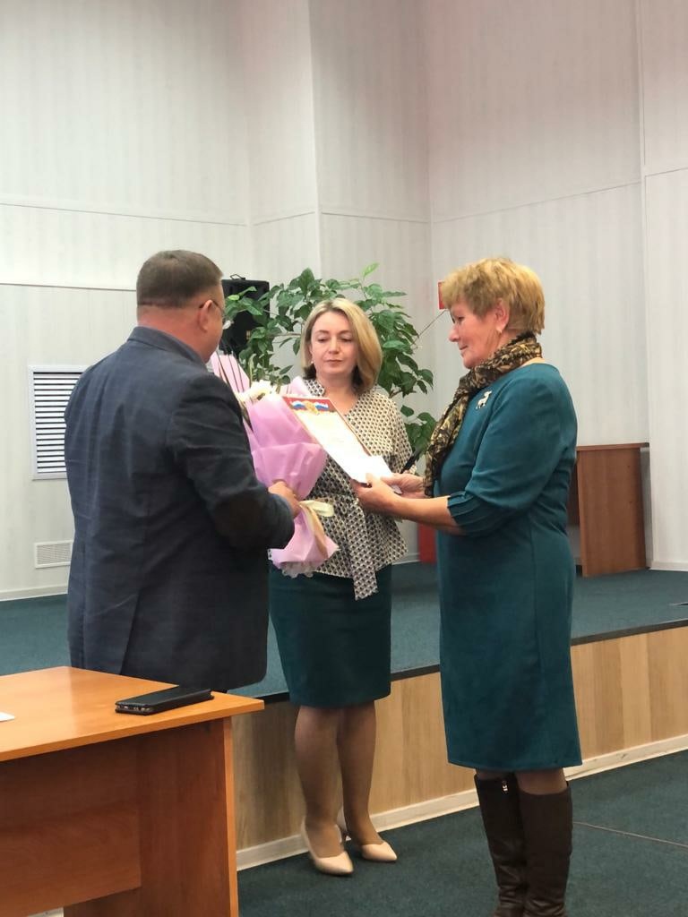 Румянцева Н.А., председатель первичной ветеранской организации п.Улу-Юл, в честь Дня старшего поколения награждена Почетной грамотой Думы Первомайского района.