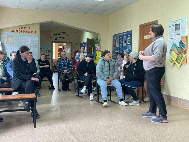 Прошли встречи Главы Улу-Юльского сельского поселения Сухих Ю.В. с жителями п.Аргат-Юл и с. Альмяково. Глава поселения рассказала о проделанной в 2024 г. работе, о том, что делается сейчас и планируется выполнить до конца этого года..